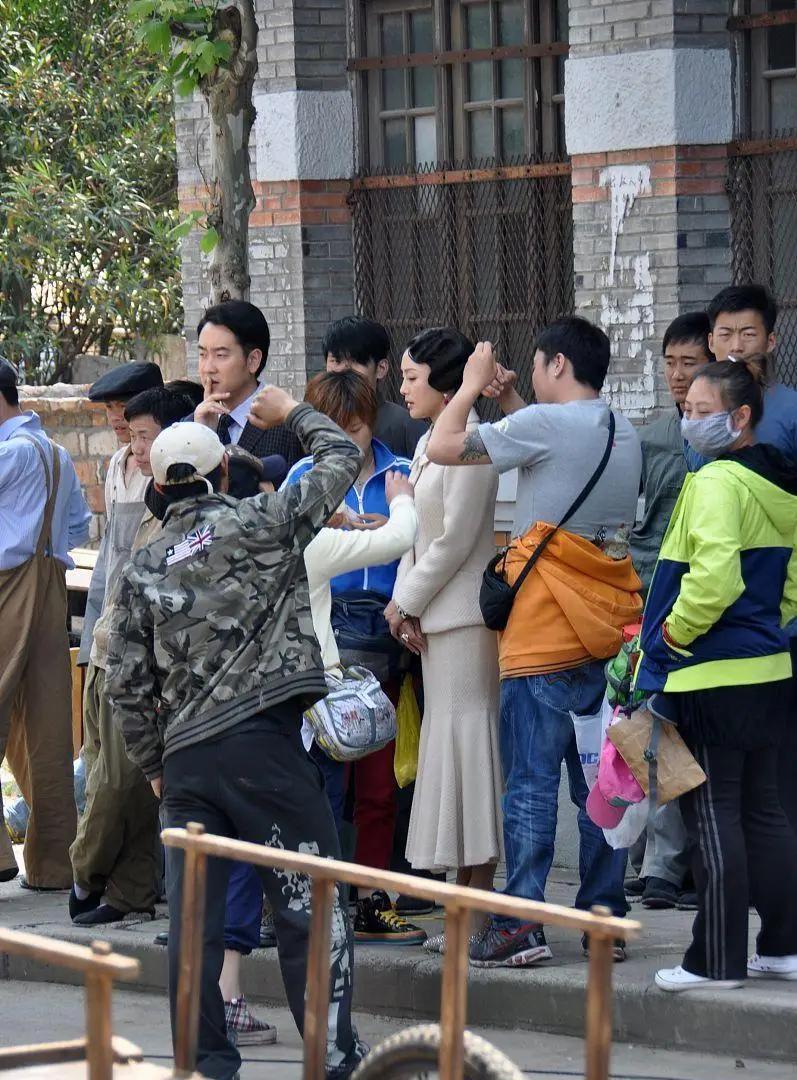 过去，演员这个职业在大家眼中，不说是个“铁饭碗”，至少也是光鲜亮丽的，但现在，这