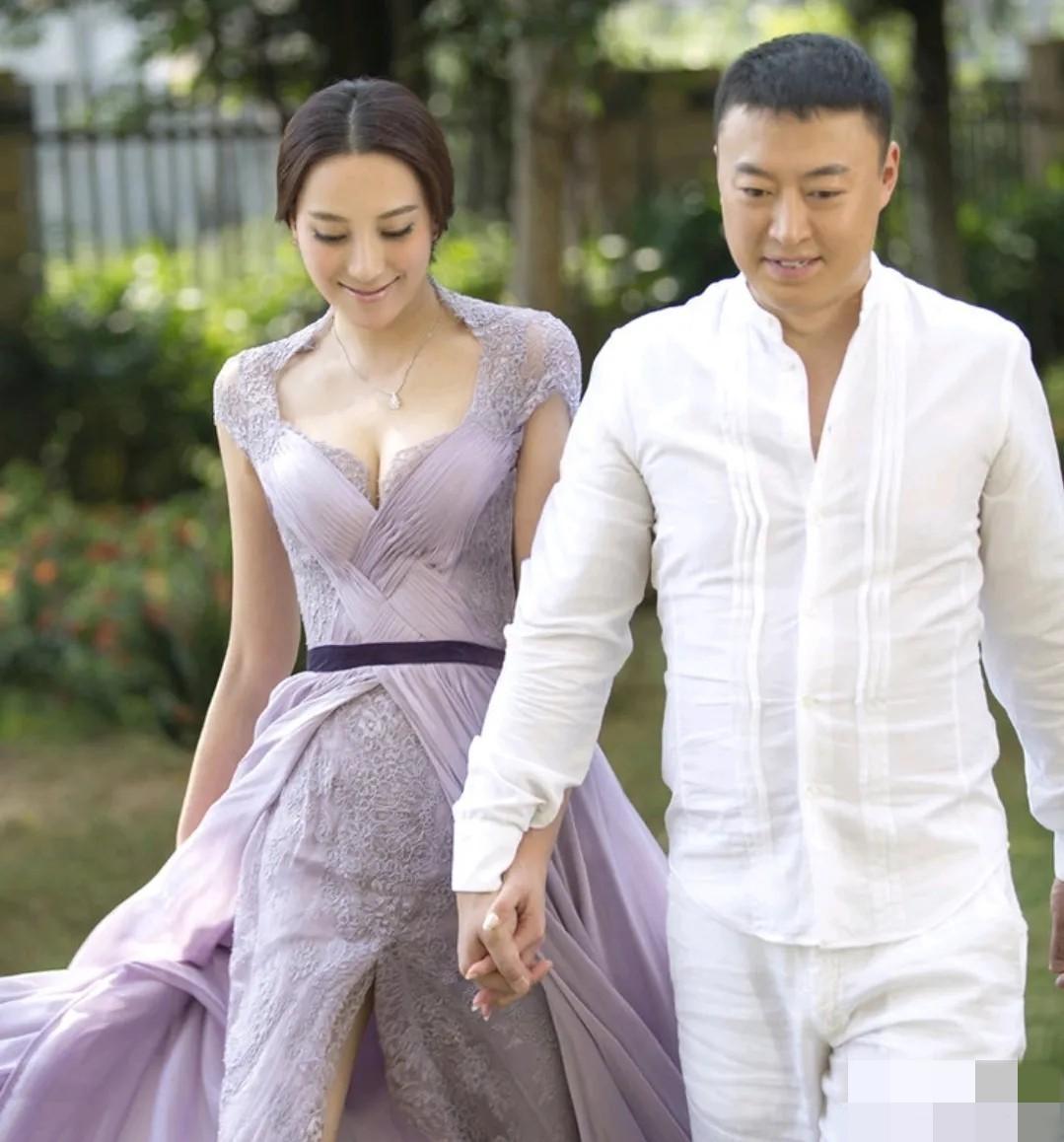 马琳现在估计挺得意的。他当年和北电毕业的张宁益结婚，仅一年两人就离了婚。