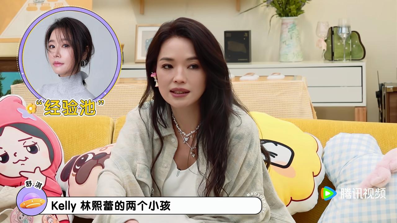 舒淇回忆起小宝宝小时候，语气超级温柔，满脸宠溺：“林心如，林熙蕾的孩子我都带过，