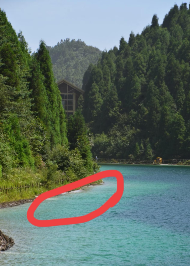 我问我学工程的同学为什么武陵山天池要花2000万做一个不锈钢湖底，他说很大概