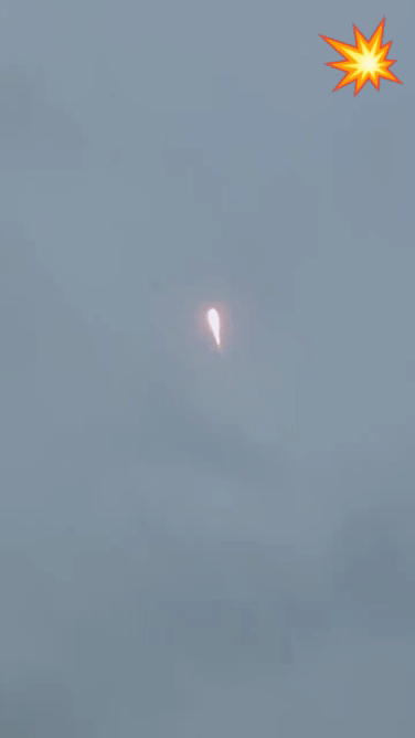 闪电击中刚升空的“三姨”！今晚，长三乙冒雨发射，升空途中遭遇闪电直击，画面清晰可