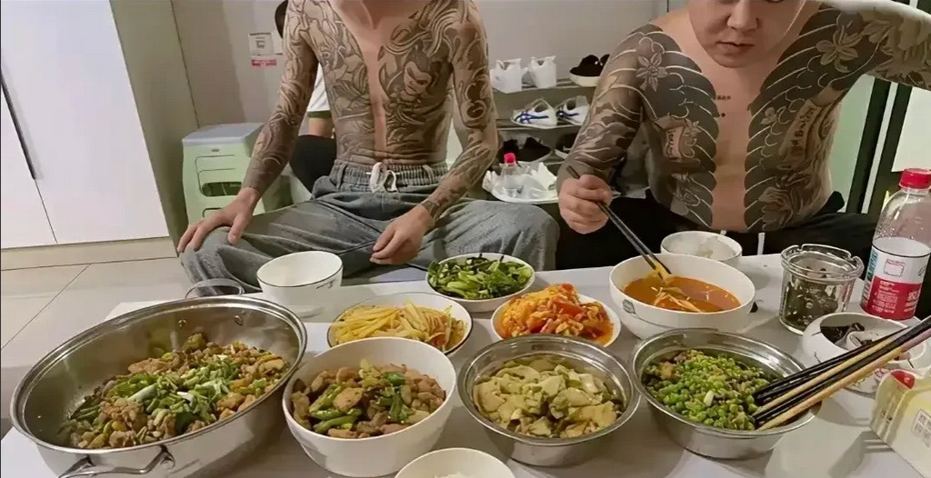跟他们一起吃饭，需要注意什么？