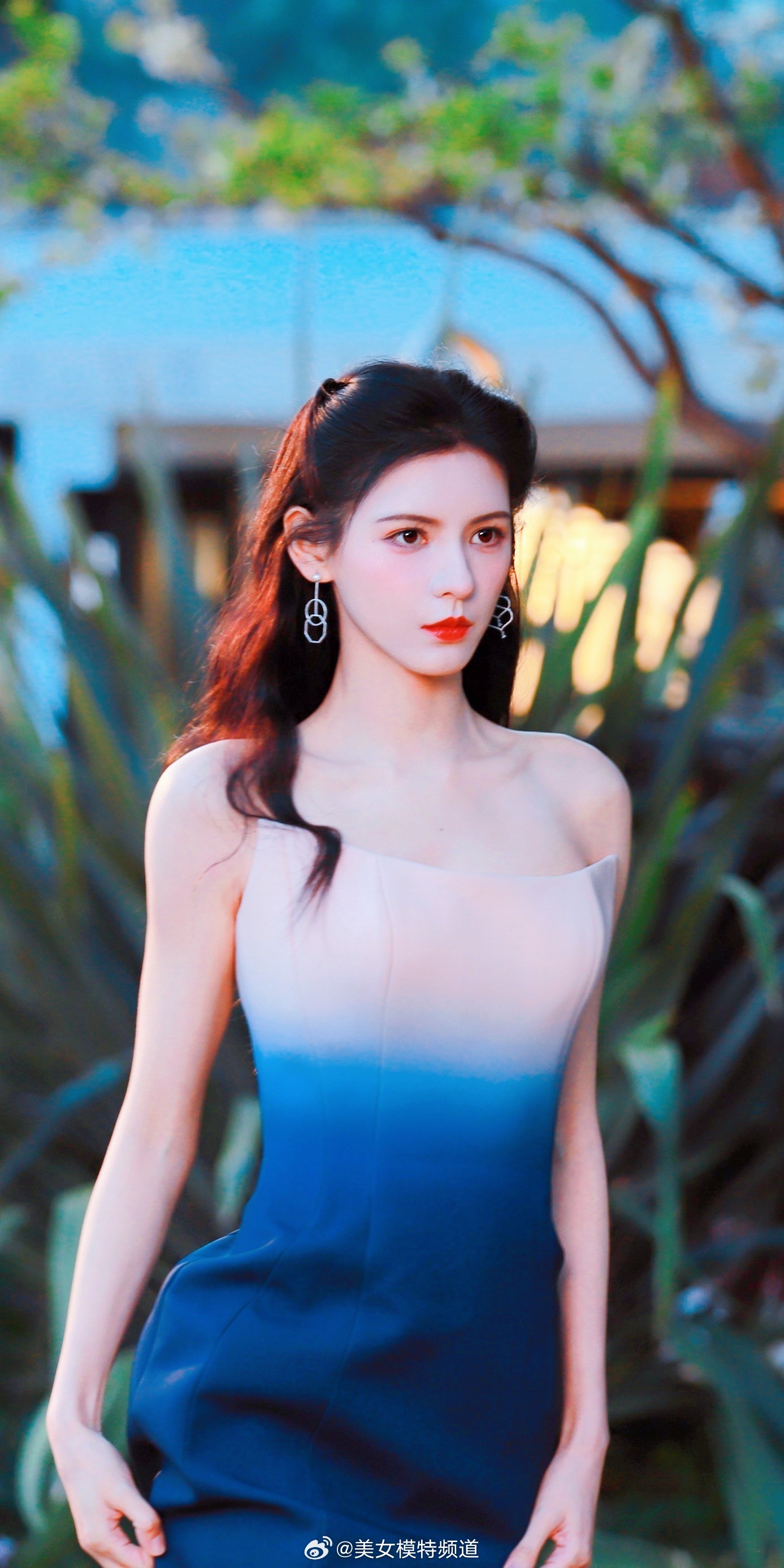 张予曦海滩写真