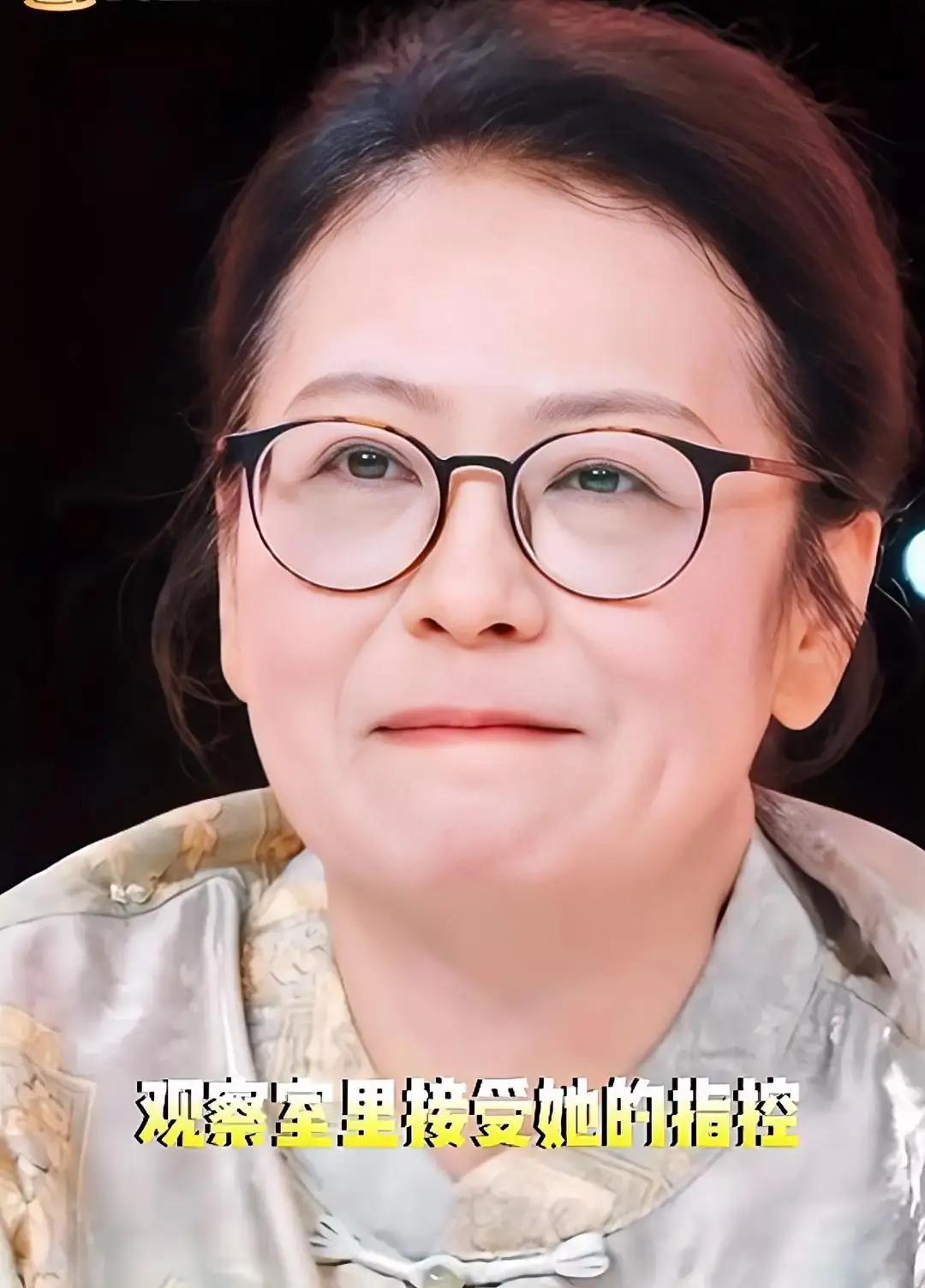 眼神骗不了人｜代露娃母女这场对峙，是两种需求的错位看节目里这段片段，很多人