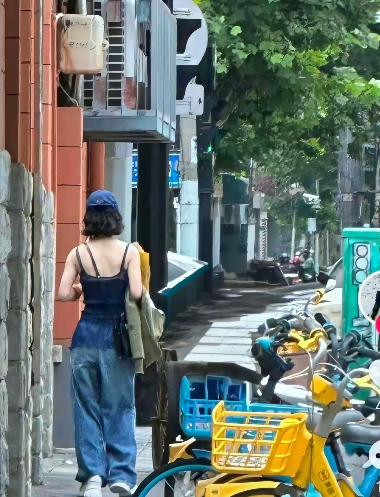 赵丽颖现在的状态真的是让人羡慕，不拍戏不进组，综艺也不上，回归生活带娃，经常被偶