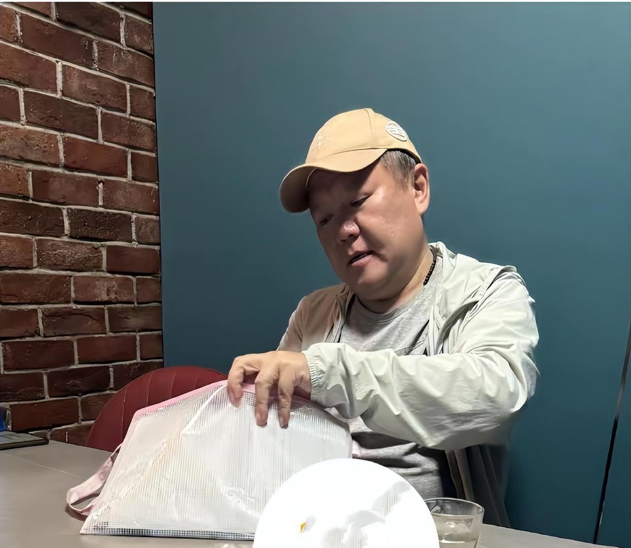刘晓庆，在娱乐圈那可是响当当的女强人，一路走来，历经风雨。谁能想到，她竟会在类似