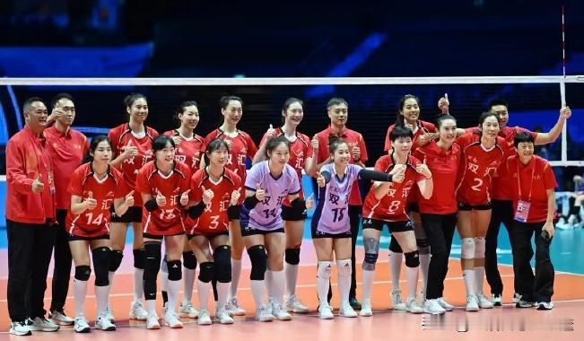 朱婷首发，河南女排3-0北京女排，强势取得全运会女排小组赛五连胜。昨日打东道主澳