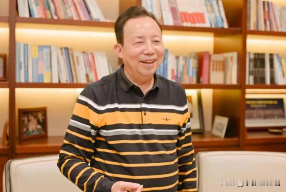 1993年，"包工头"黄德满仅以3000元的价格接管了一家负债累累的宾馆，后将其