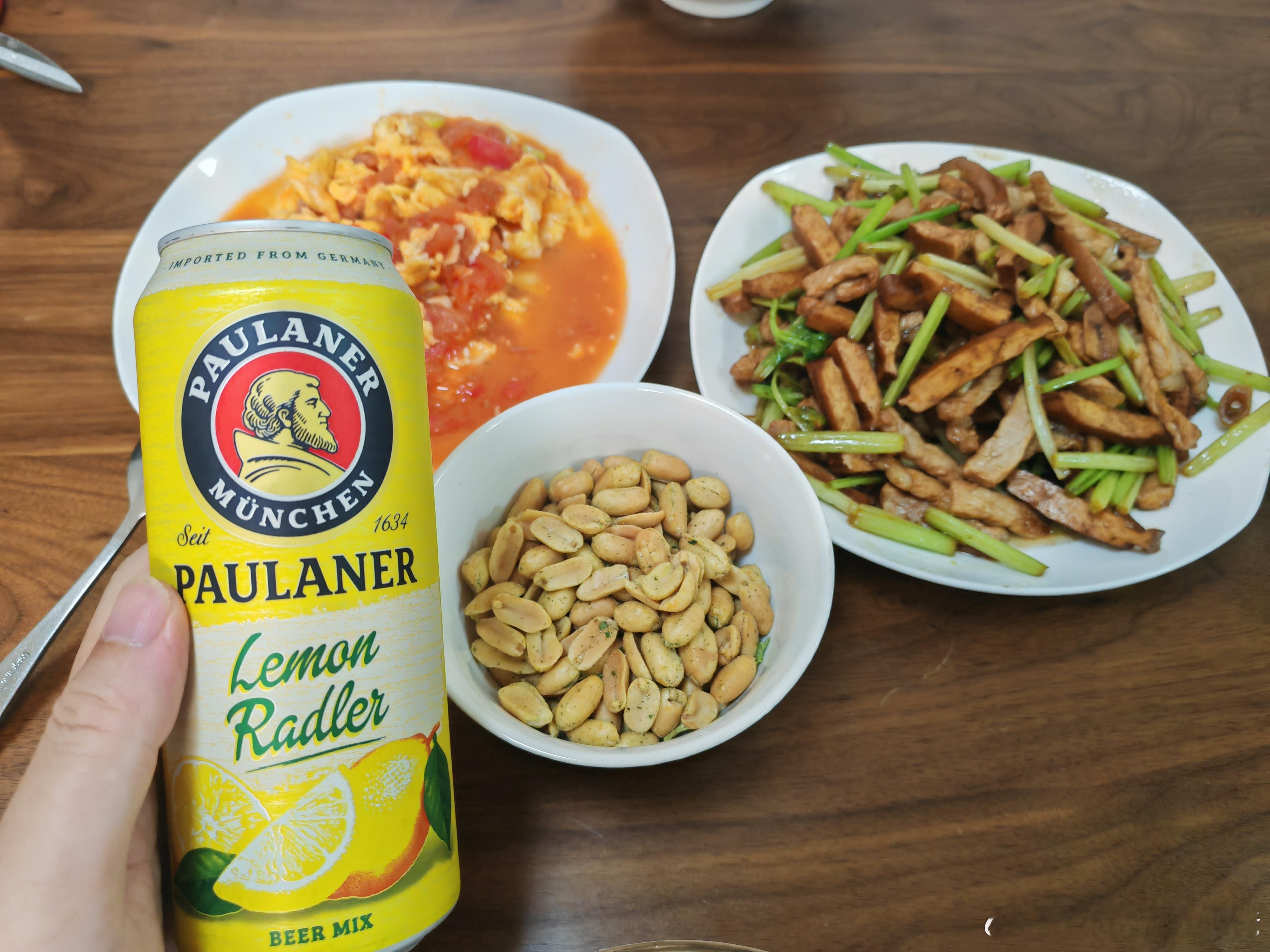 开饭啦，这个啤酒好喝。