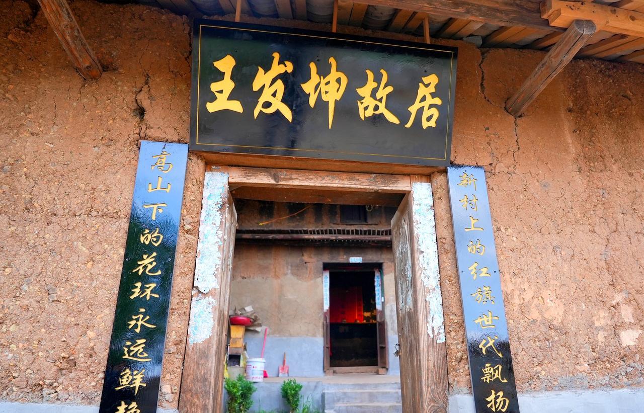 国庆节不忘先烈，写点震撼悲壮的事，连长牺牲后家属竟用抚恤金来还账？19