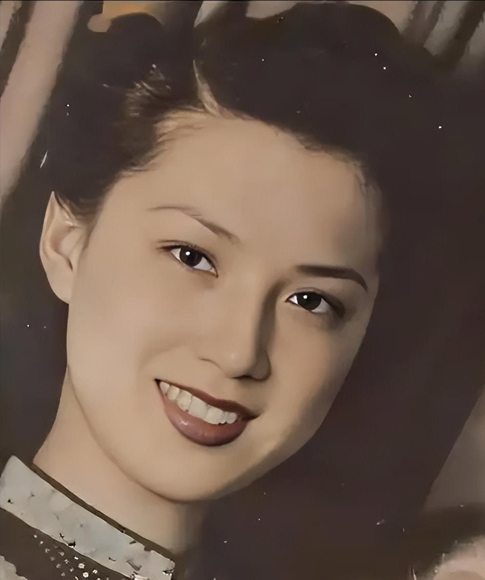1919年，军官陈济棠看上了戏子莫秀英，得知她身上有两处特别，认为她旺夫益子，赶