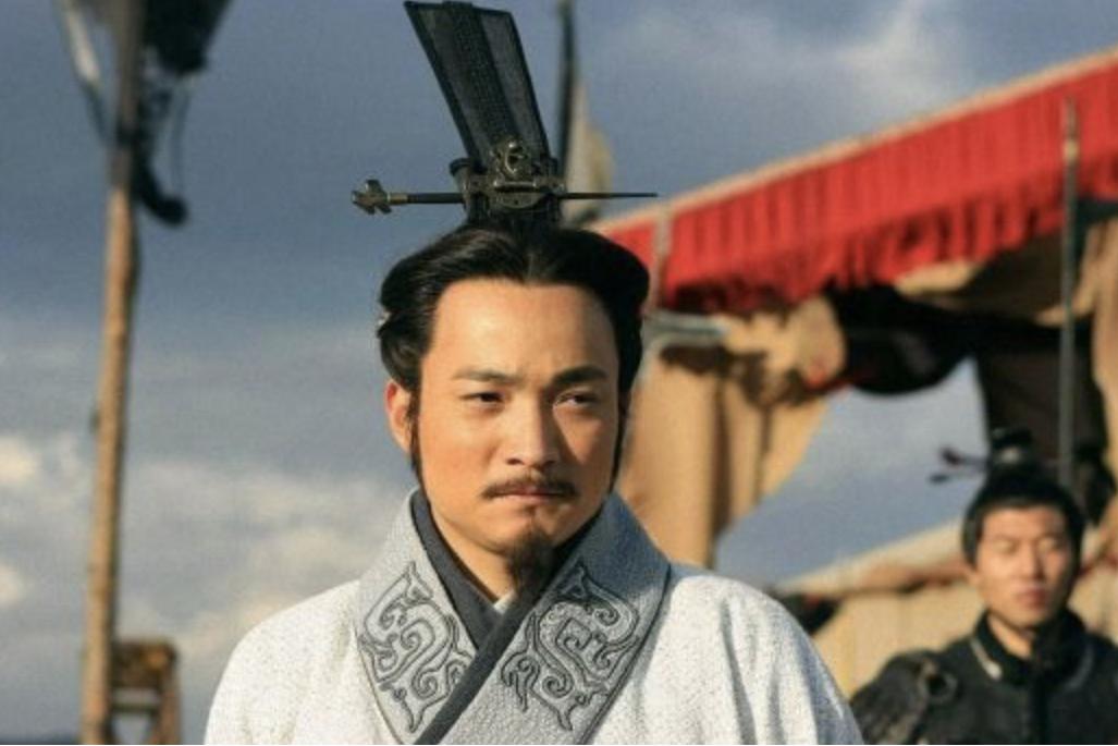 公元前313年，楚国郢都，张仪当着楚怀王的面拍胸脯：割地六百里，献给大王。半年后