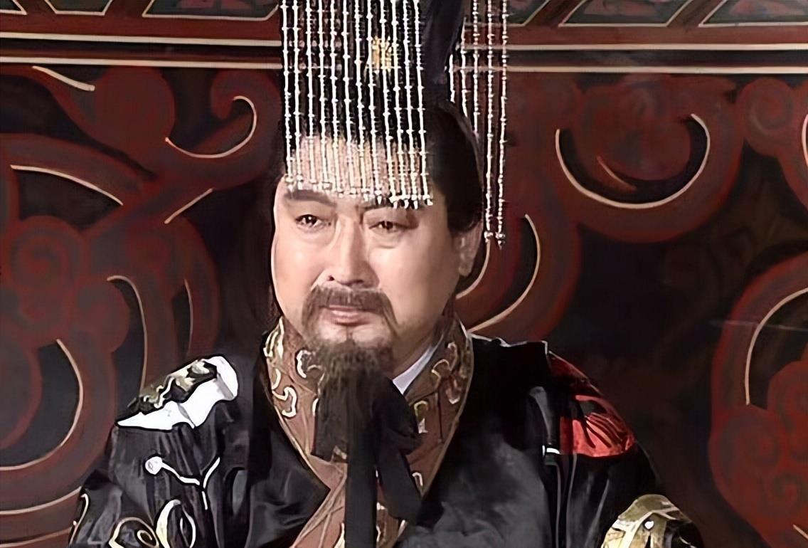 为啥魏国攻打蜀国，邓艾兵临成都城下，后主刘禅选择不战而降呢？按照史籍的说法，城中