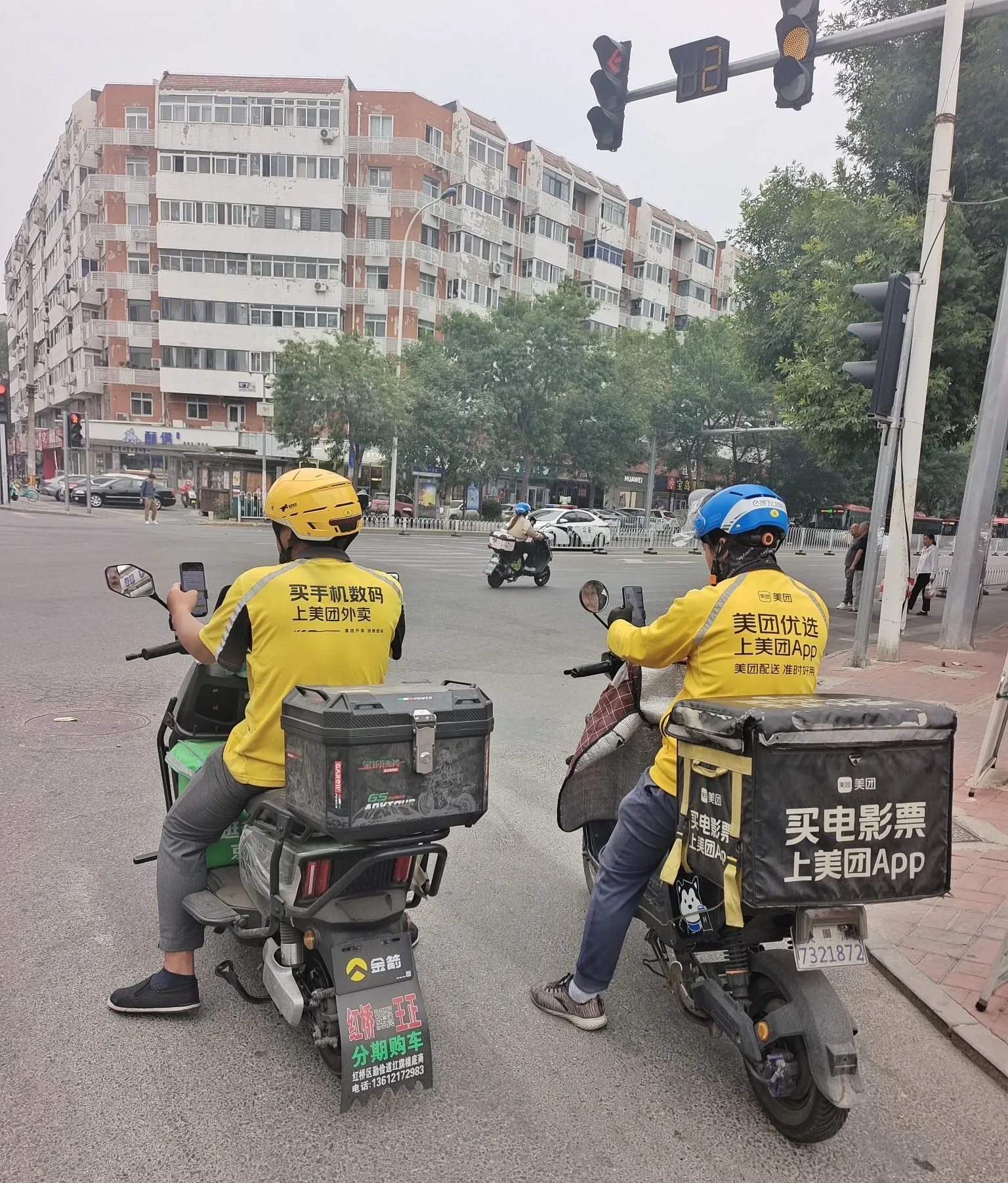 我一直不知道这些外卖员，每一单能挣多少钱，直到那天在电梯里，看到外卖员的手机。