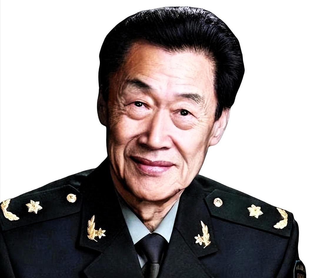 2003年，杨利伟搭乘神舟五号成功飞入太空，科技人员第一时间找到钱学森，把喜讯告