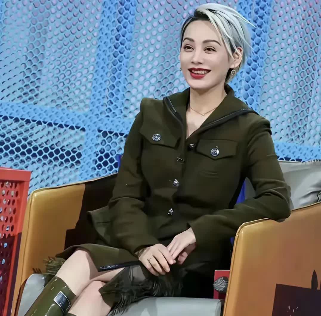 难怪宁静第一时间辟谣她与汪峰的绯闻！以宁静现在的状态，有钱，有地位，又有