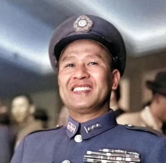 1949年12月，蒋介石叫来罗奇，让他去海南将白崇禧哄骗到台湾来，并说：“白健生