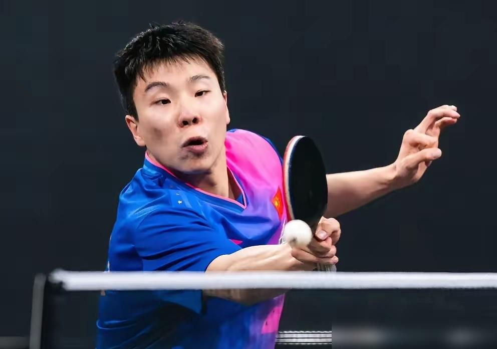 这真的是把人看乐了，王艺迪和徐瑛彬再坐下去，屁股底下都要长蘑菇了。看着王楚钦