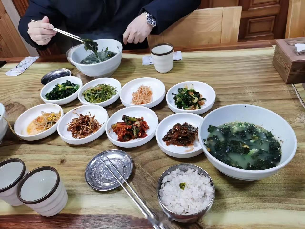 过年在韩国吃的八菜一汤，放中国是什么水平？