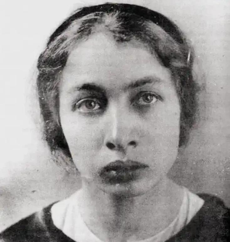 晴雨风说史晴雨风说史1918年，列宁遭遇刺杀，女刺客卡普兰对着他连开了三