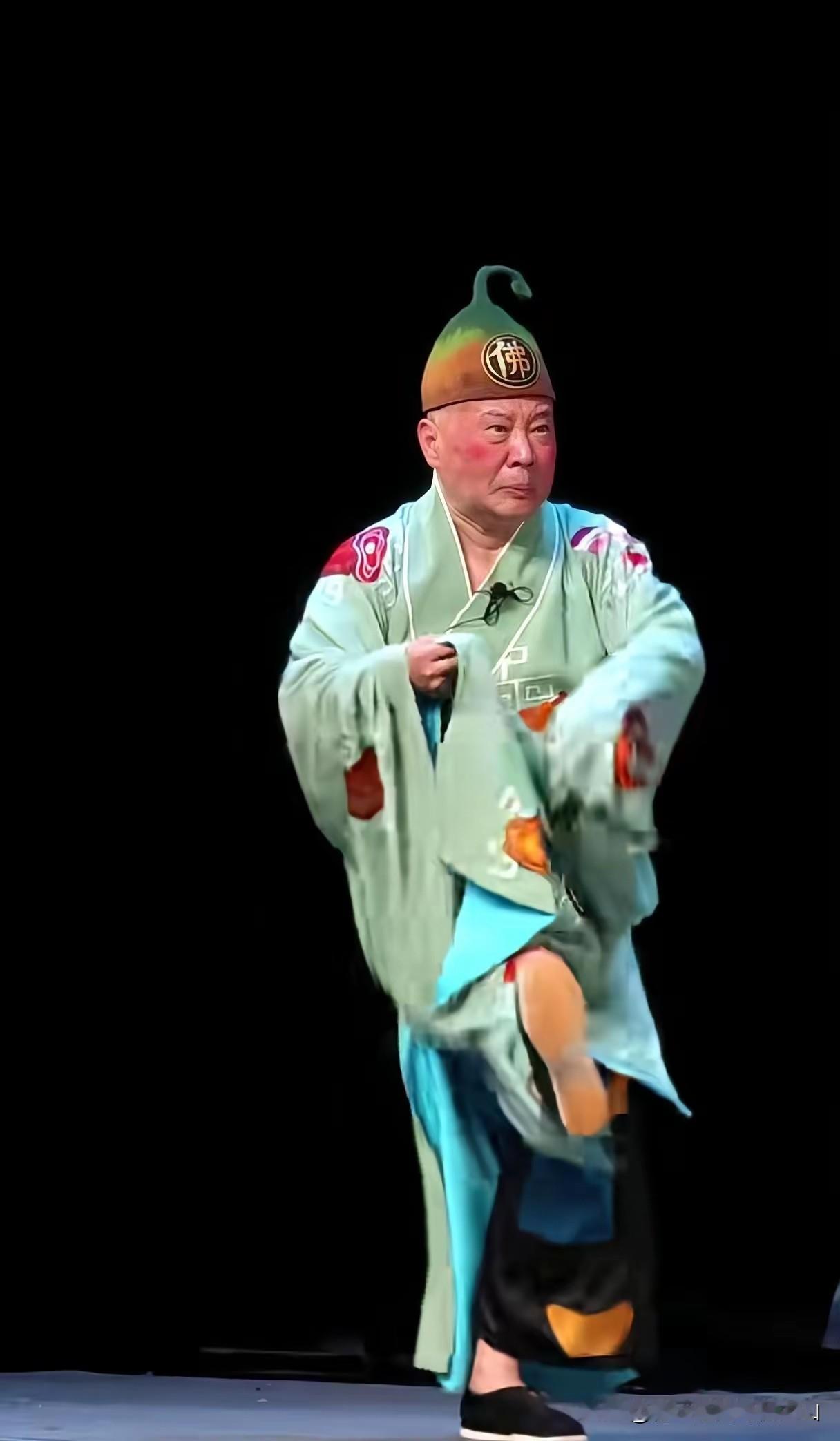向来不肯咽下一口气，这次选择沉默，郭德纲的静，不是认输！熟悉郭德纲的老观众都知道