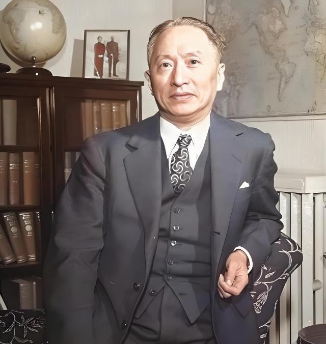 1985年11月14日晚上八点多，纽约曼哈顿的公寓里，浴室水声停了。严幼韵正