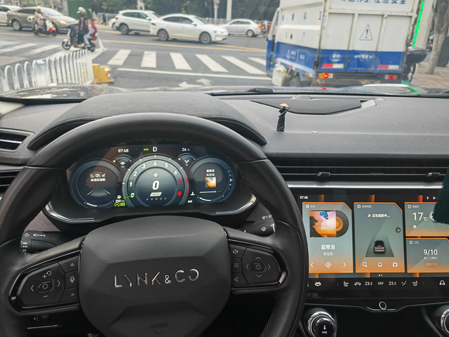 这个搭配好像也挺好最近心情不美丽，开车速度较快，讨厌别人开慢车，是不是严重路怒