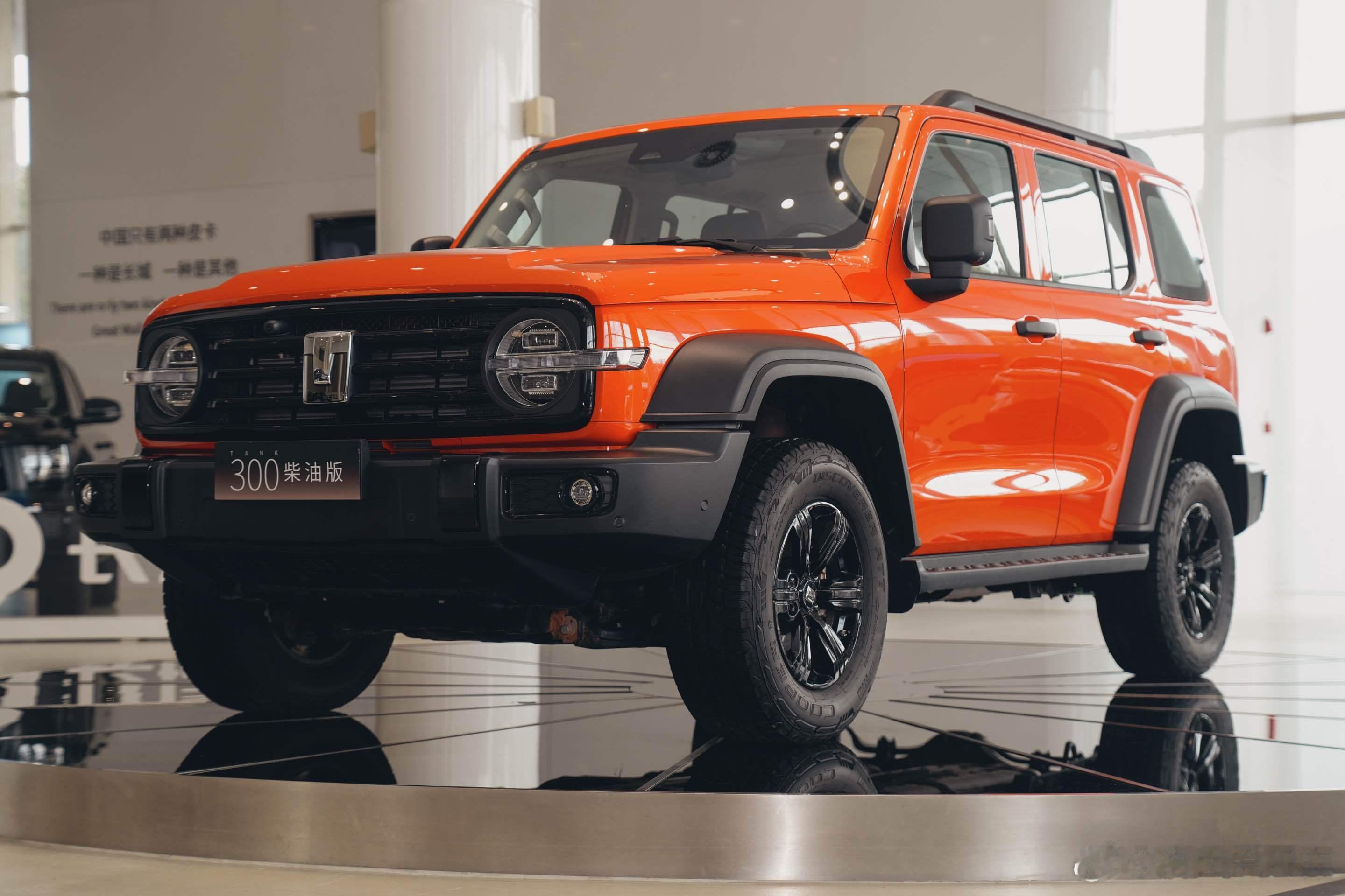 坦克300这台车，因为沙漠越野的强性能被大家熟知，现在它又从沙漠到极地，不断向极