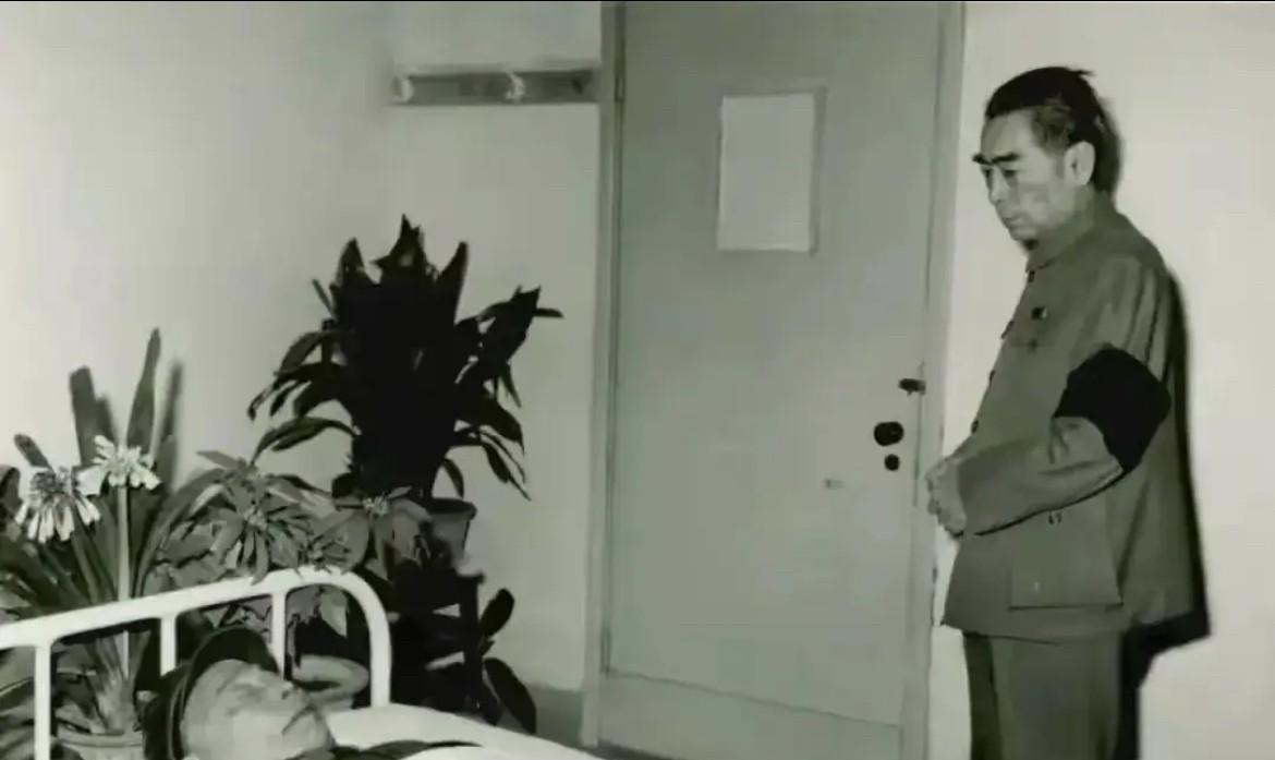 1972年1月6日，国务院总理周恩来在得知陈毅同志逝世的消息后，第一时间赶往北京