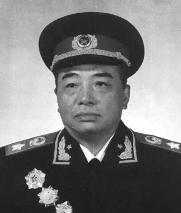 南昌起义和秋收起义时，无论党内还是军内高层，都还没人知道有彭德怀这么一号人物。彭