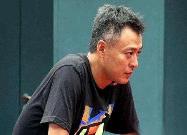 讲真，亚洲杯那个决赛，看得我后背发凉。派了6个人去，乌泱泱的一片，最后决赛场上