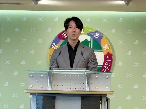 台“民进党当局”发布严正声明，民进党今天气坏了，发声明大骂台军退役舰长吕礼诗