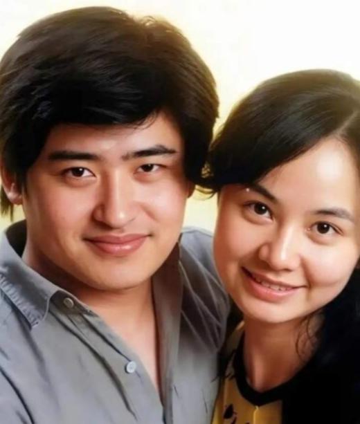 鲁豫问刘欢:“你年轻的时候，追你的女孩多吗？”刘欢说:“不清楚。”鲁豫诧异:“人