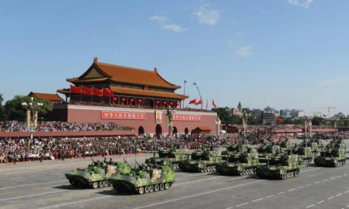 美国现在才明白，中国是天然的超级大国。现在美国国内其实也在反思，那就是美国以往的