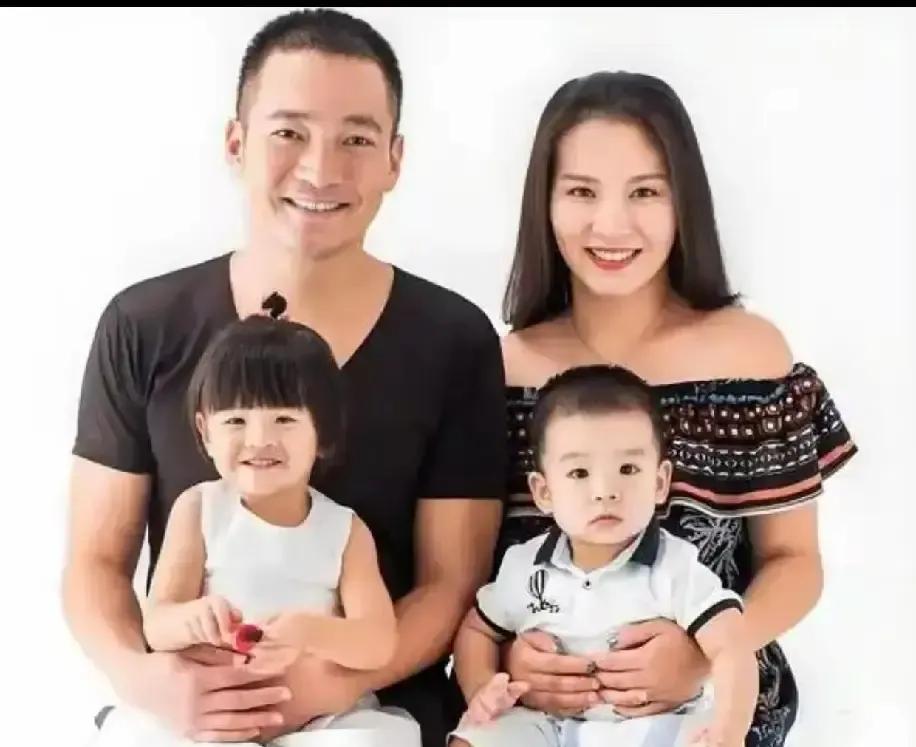 喻恩泰深夜发长文，说前妻史林子掏钱雇狗仔跟拍他，还编他婚内出轨的假料，已经报警。