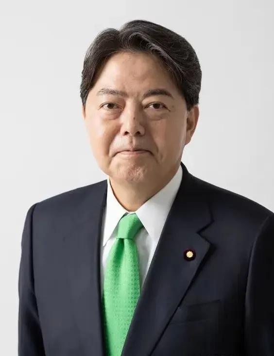 不可思议！日本今天突然宣布了！8月27日，日本防卫省冲绳防卫局正式通