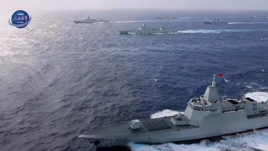谁能想到，幸福来得这么突然！东海舰队悄悄干了件大事，两艘万吨巨兽入列，福建舰更是