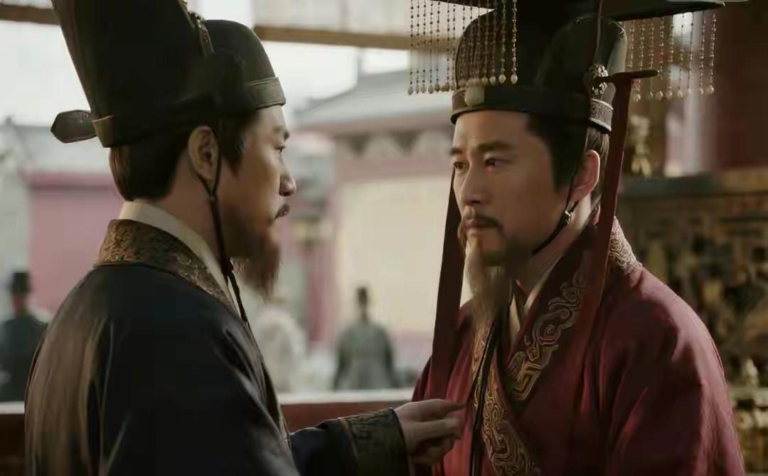 霍光被削权前，汉宣帝问他：你权倾朝野，为啥不取而代之？这问话里藏着的不是好