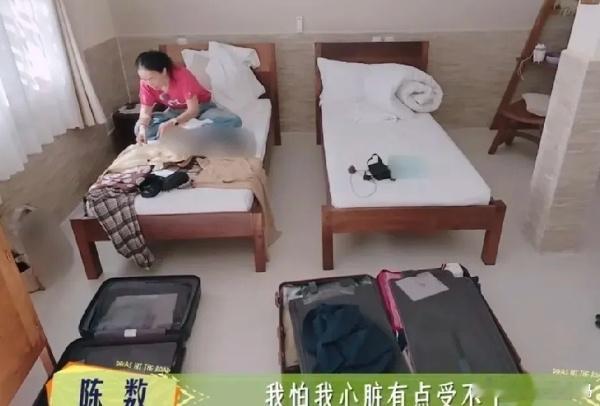 那英的暴脾气，其实是高情商伪装。镜头里她一句“你谁啊”吓哭新人，镜头外却把最