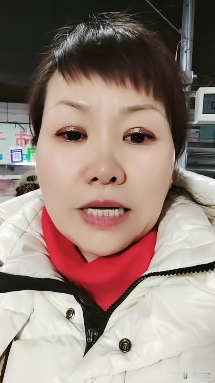 真相了，家人们！羊排店老板提供了录音，铁路大姨是这样说的：你说我一个网红，刚红，