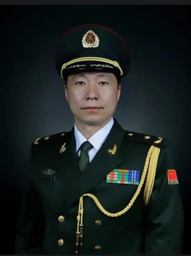 杨利伟自2008年7月晋升为少将以后，一转眼十多年过去了，他的军衔仍然是少将，还