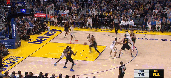 需要理查德这种空切高手来立体化勇士的进攻，而不是站桩。​​​​勇士终结连败巴特