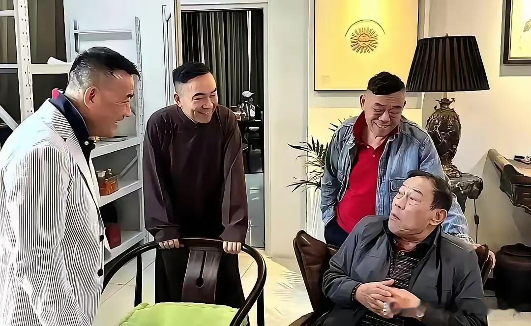 在直播间骂了郭德纲快一年了，郭德纲毫发无损，演出多的都排不过来，而且自己的哥哥还