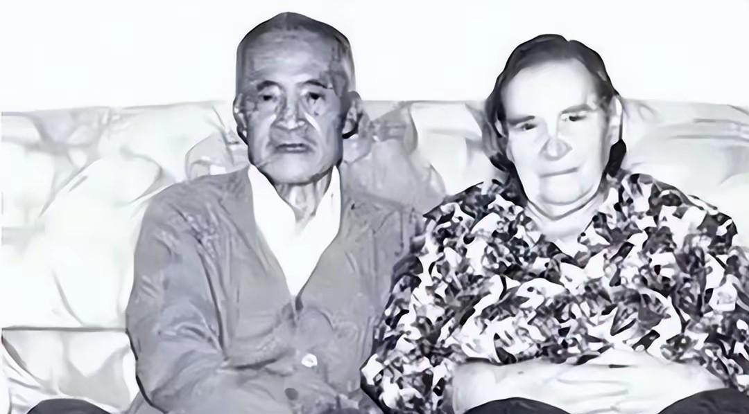 1997年，中国银行内部查账时，竟发现周总理账户，在30年前存了1.2万英镑，加