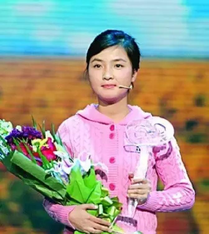 山西，1女孩5岁时父亲去世，母亲含泪把她送人，3年后，养母卧床不起，天天