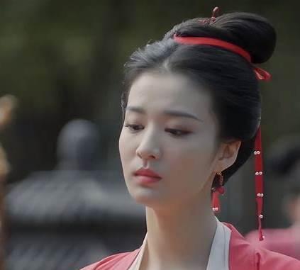 1398年，71岁朱元璋病危，嫔妃张美人领着3岁女儿前来探望，不料刚进门，朱元璋