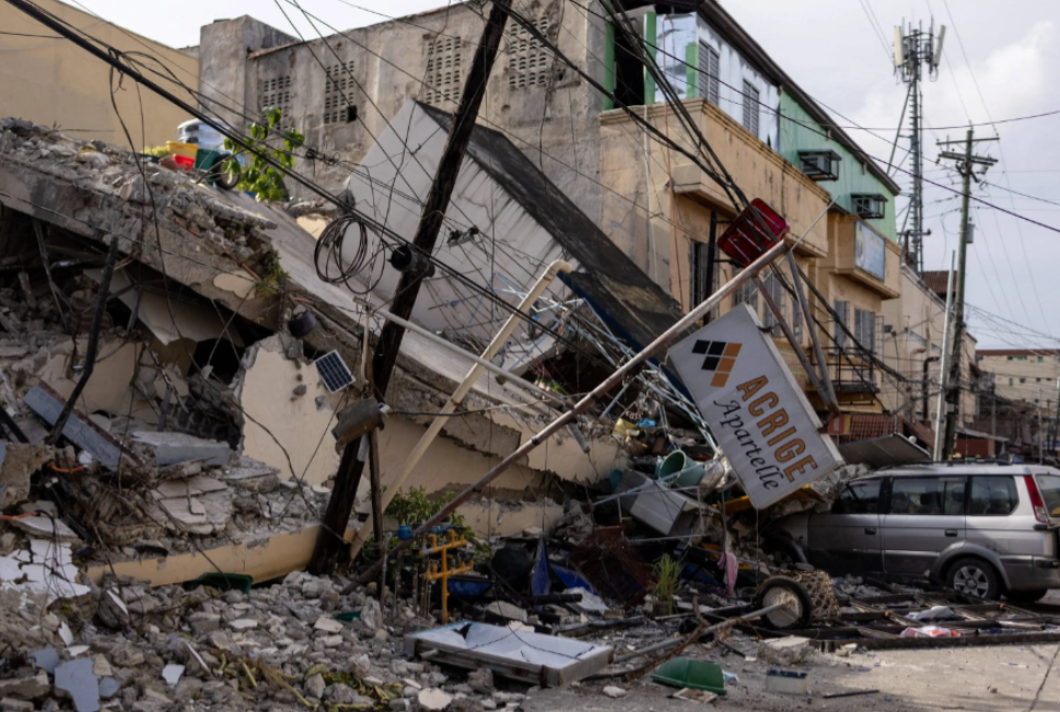 菲律宾现在知道惹怒东方大国的后果了，灾难发生了，没有什么国家为菲律宾发声，更没有