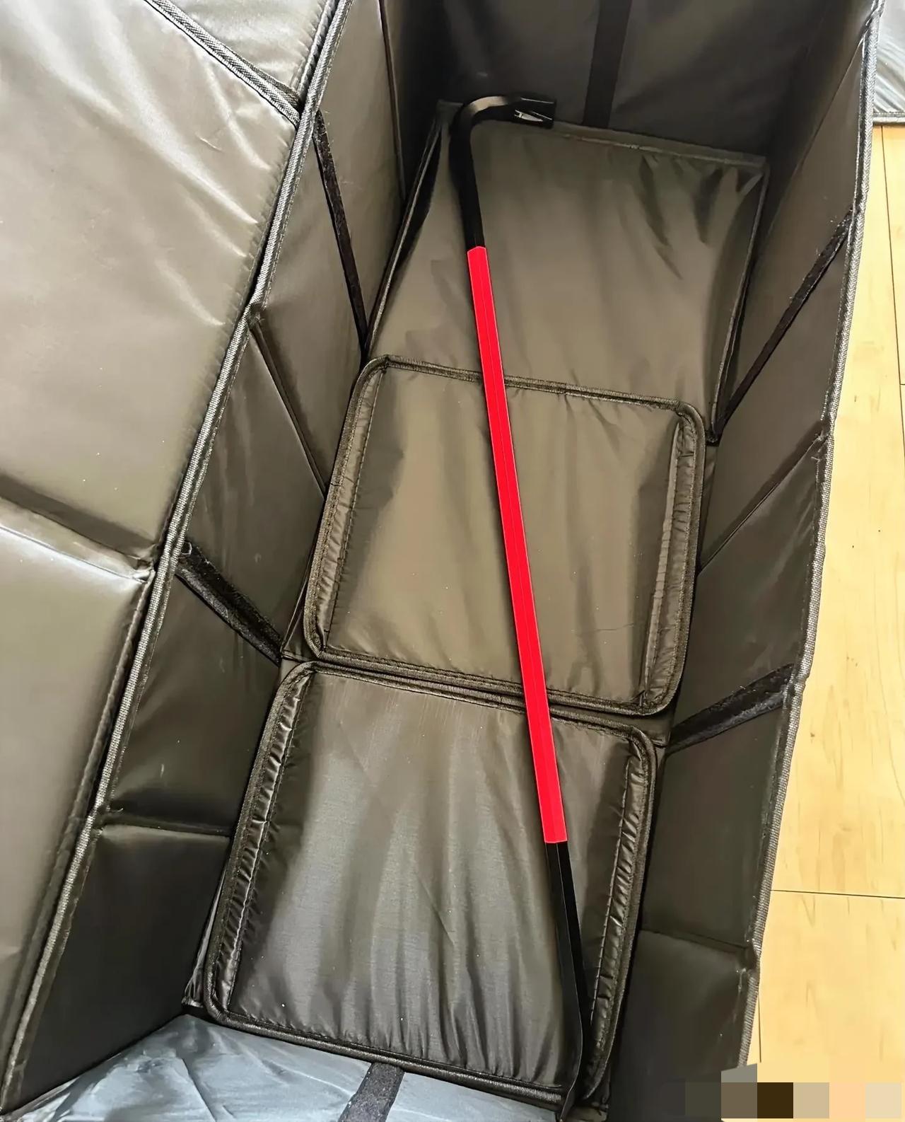 深夜开车必看！车上放这些防身好物，合法不违规，关键时刻能保命，别瞎带东西了经