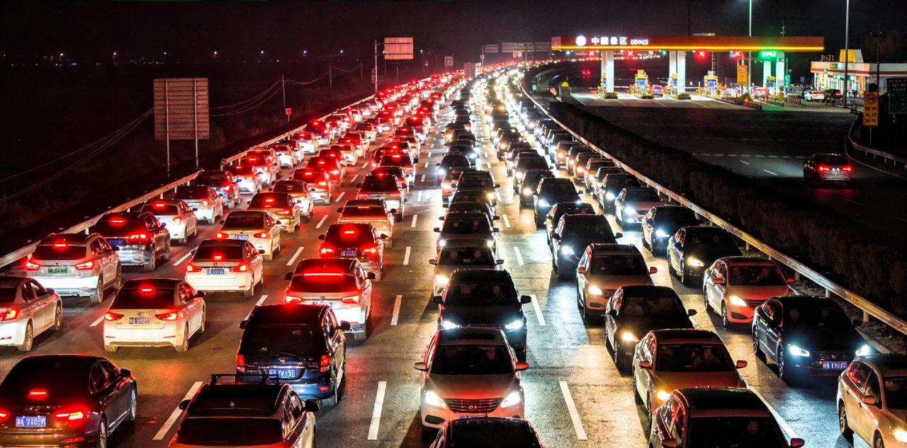 今年返程为何提前这么早？高速大堵，藏着千万打工人的真实心声大年初三、初四开始