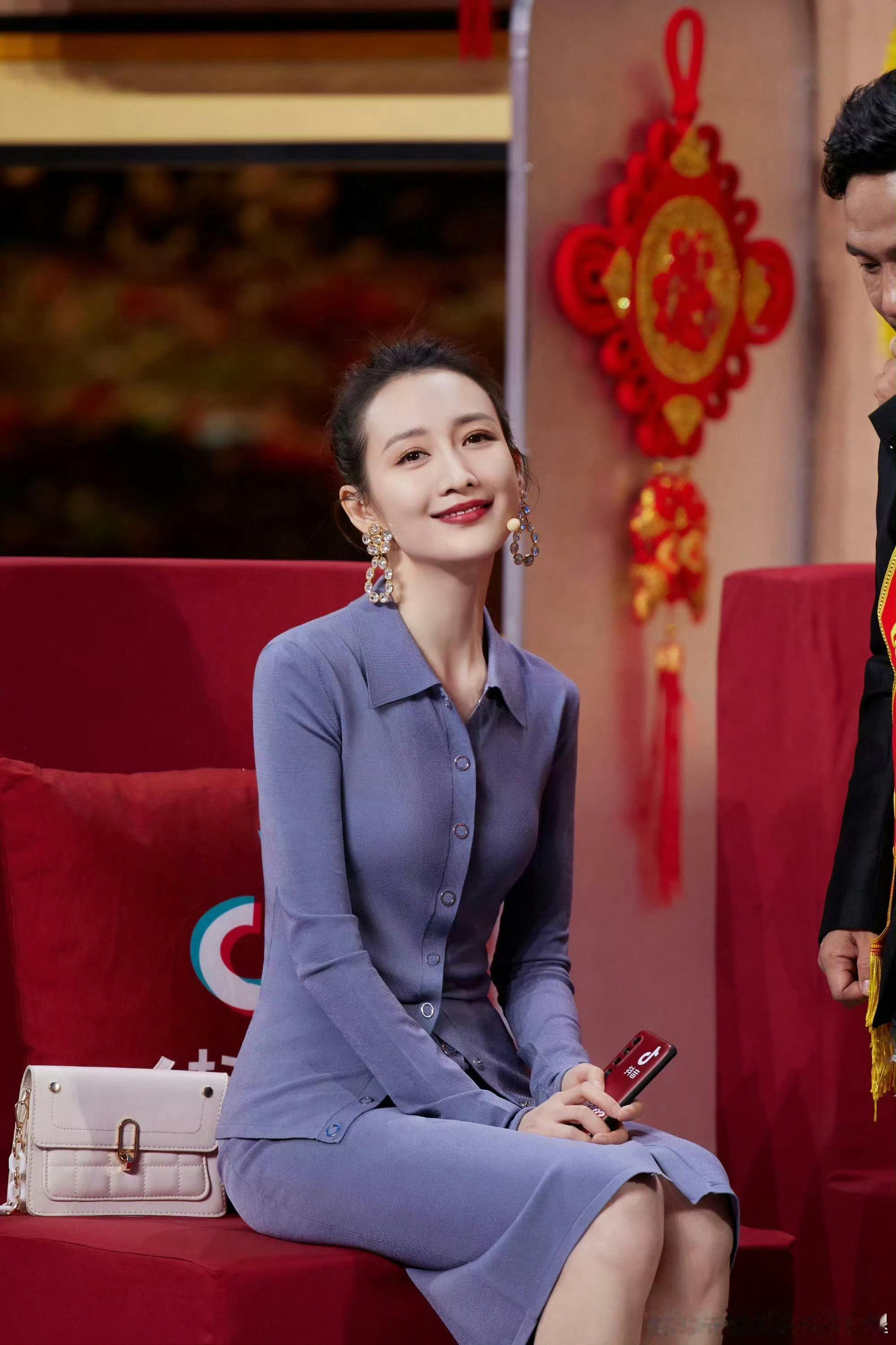 王鸥何九华王鸥好显白